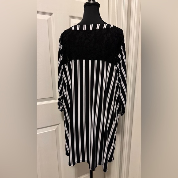 Torrid Black and White Mandarin Collar Tunic - Picture 3 of 6